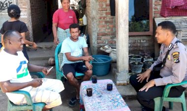 Duduk-Santai-Bersama-Warga-Sembari-Ngopi