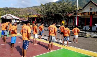 Jaga-Kebugaran,-Sat-Tahti-Polres-Flotim-Rutin-Berikan-Olah-Raga-Para-Tahanan