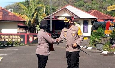 Berikan-Reward,-Ini-Bentuk-Perhatian-Kapolres-Flotim-Kepada-Personelnya