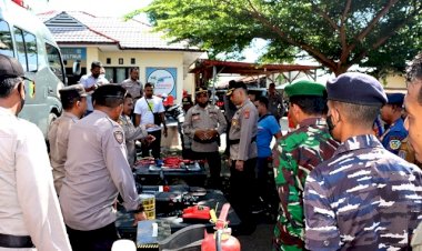 Didampingi-Dinas-Terkait,-Kapolres-Cek-Peralatan-Saat-Gelar-Pasukan-Penanganan-Bencana