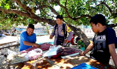 Sambangi-Nelayan,-AIPDA-I-Nengah-Rudita-berpesan-Tolong-Jaga-Terumbu-Karang-dan-Biota-Laut