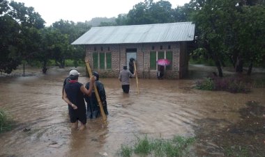 Peduli-Bencana,-Respon-Cepat--Kapolsek-Adobar-Turun-ke-Lokasi