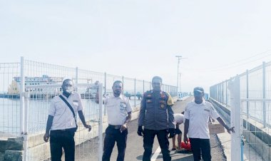 Wujudkan-Keamanan-Personil-Bhabinkamtibmas-lakukan-Patroli-dan-Pengamanan-Di-Pelabuhan-Laut-Deri-Desa-Dua-Blolong