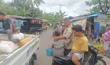 Bhabinkamtibmas-Patroli-Sambang-Dan-Dialogis-Masyarakat-dan-Pedagang-Pasar-Inpres-Boru