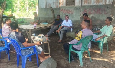 Laksanakan-Sambang-Kamtibmas,-Bhabinkamtibmas-Kunjungi-tokoh-masyarakat