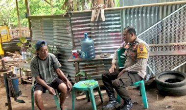 Jaga-Kamtibmas,-Bhabinkamtibmas-Sambang-Warga-Dan-Sampaikan-Pesan-Keamanan