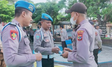 Tingkatkan-Disiplin,-Sipropam-Polres-Flores-Timur-Periksa-Kelengkapan-Anggota