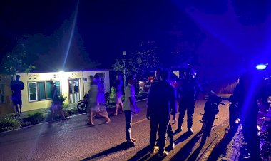 Patroli-Malam-Lampu-Biru,-Sat-Samapta-Polres-Flotim-Himbau-Warga-Untuk-Menjaga-Kamtibmas