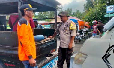 Bhabin-Desa-Polsek-Wulanggitang-Laksanakan-Patroli-Dan-Sambang-Dialogis-Di-Pasar-Inpres-Boru