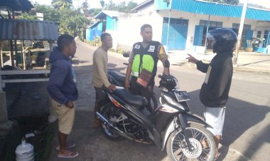 Bhabinkamtibmas-Sambang-Komunikasi-Di-Pangkalan-Ojek-Dusun-Kampung-Baru-Desa-Boru