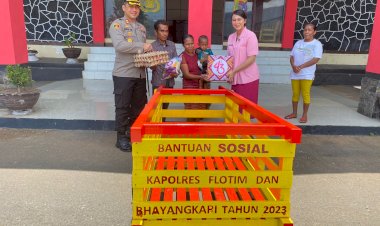 Polri-Peduli-Stunting,-Kapolres-Flotim-Berikan-Bansos-Ke-Warga-Stunting