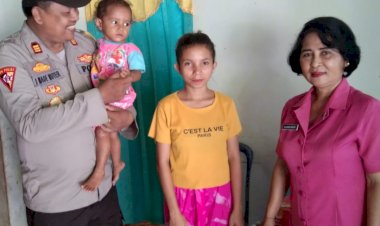 Bersama-Kabag-Ops-Polres-Flotim-Sambangi-Anak-Asuh-Stunting-Di-Wilayahnya