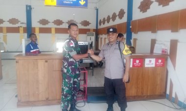 Sinergitas-TNI---POLRI-,-Pengamanan-Bersama-Di-Bandara-Gewayantana-Larantuka