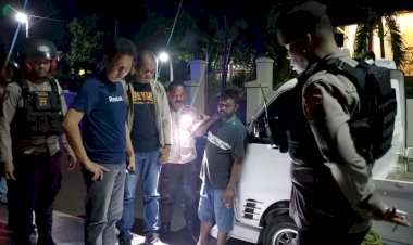 Patroli-Lampu-Biru-Laksanakan-Dialogis-Harkamtibmas-Di-Seputaran-Kota-Larantuka