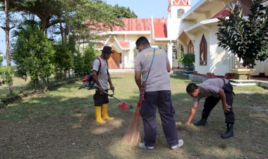 Revitalisasi-Situs-Budaya-/-Agama-Di-Flotim--Dalam-Rangka-Hari-Bhayangkara-Ke-77,-Polres-Flotim-Ambil-Bagian-Di-Gereja-Katedral-Renha-Rosari-Larantuka