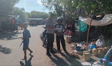 Berikan-Himbauan-Akan-Bahaya-TPPO-Di-Pusat-Keramaian-Masyarakat-Di-Pelabuhan-Menanga-Dan-Pasar-Botang,-Mendapat-Pengamanan-Dari-Bhabinkamtibmas-Setempat
