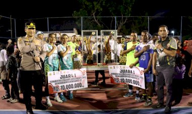 Final,-Voli-Kapolres-Flotim-Cup-1-Tahun-2023-Ditutup-dengan-Serah-Hadiah-Bagi-Para-Juara