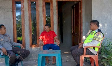 Sambang-Dialogis-Tokoh-Adat-Dan-Pemuda-Desa-Waiula,-Bhabinkamtibmas-Himbau-Warganya-Untuk-Tidak-Terprovokasi
