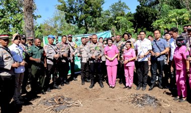 Aksi-Polri-Lestarikan-Negeri,-Polres-Flotim-Lakukan-Penanaman-Pohon-Secara-Serentak