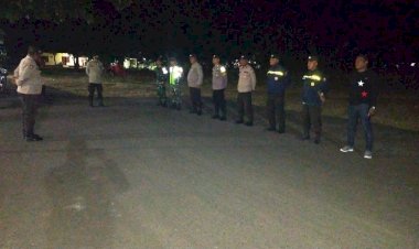 Bentuk-SinegritasTNI-POLRI-Laksanakan-Patroli-Gabungan-Di-wilayah-Hukum-Polsek-Adonara-Timur-Sebagai-Bentuk-Pemeliharaan-Keamanan-Dan-Ketertiban-Masyarakat-(Harkamtibmas)-Adonara-Timur