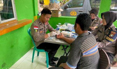 Warga-Sambut-Antusias-Bakti-Kesehatan-Polri-di-Rempang