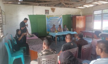 Penyaluran-BLT-DD-Di-Desa-Bayunta-Di-Monitoring-Langsung-Oleh-Bhabinkamtibmas-Polsek-Adotim