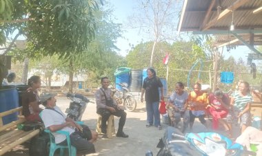 Bhabinkamtibmas-Desa-Bauntaa,-Kecamatan-Ile-Boleng-menyambangi-Ibu-ibu-PKK-Desa