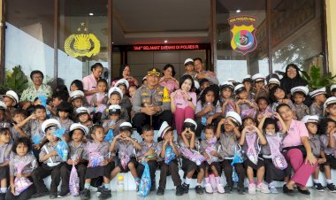 Polisi-Sabahat-Anak,-Kapolres-Flotim--Sambut-Anak-Anak-TK-Kemala-Bhayangkari-06-Larantuka