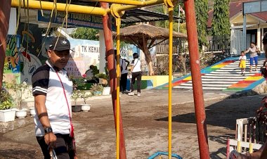 Personil-Polres-Flotim-Kerja-Bhakti-di-TKK-Kemala-Bhayangkari-06-Larantuka.