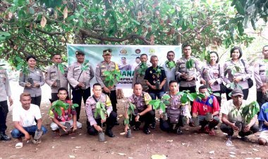 Penanaman-Sejuta-Pohon-Bersama-Polri-di-Dusun-Mudakeputu,-Flotim