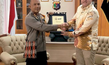 Berantas-Penyelundupan-manusia,-Kapolres-Flotim-Terima-Penghargaan-dari-Australian-Federal-Police