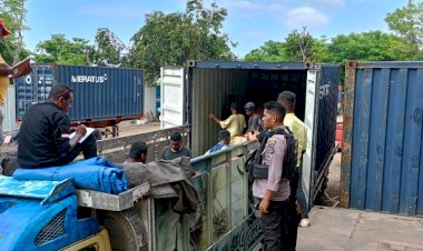 Kawal-Surat-suara-Pemilu-2024-dengan-aman,-Personil-OMB-Polres-Flotim-Jemput-dan-Kawal-dari-Kab-Sikka-menuju-Kab.-Flotim