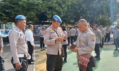 Usai-Apel-Pagi,-SiPropam-Polres-Flotim-Lakukan-Pemeriksaan-Sikap-Tampang-Dan-Kelengkapan-Anggota