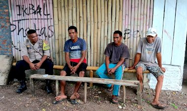 Sambangi-Desa-Binaan,-Bhabinkamtibmas-Semarno-Sampaikan-Pesan-Kamtibmas-dan-Covid-19