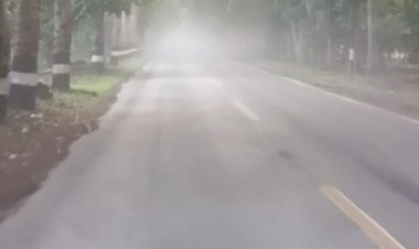 Gunung-Lewotobi-Mengalami-Erupsi,-Bhabinkamtibmas-Himbau-Warga-Waspada