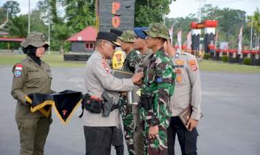 *Kapolri-Beri-Penghargaan-Pin-Emas-Kepada-Prajurit-TNI-dan-Anggota-Polri-yang-tergabung-dalam-Satgas-Operasi-Damai-Cartenz-2023*