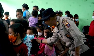Tim-Trauma-Healing-Polres-Flotim-Bantu-Masyarakat-Terdampak-Erupsi-Gunung-Lewotobi