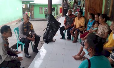 Tinjau-Pengungsi-Lewotobi,--Dir-Samapta-Polda-NTT-berikan-penguatan-ke-warga.