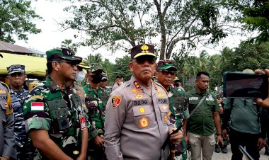 Kunjungi-dan-Berikan-Bansos-di-Lokasi-Pengungsian,-Kapolda-NTT-Ucapkan-Terima-Kasih-ke-Semua-Pihak