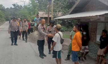 Kapolres-Flotim-Pimpin-Patroli-dialogis-di-seputar-Lereng-gunung-Lewotobi--NTT.