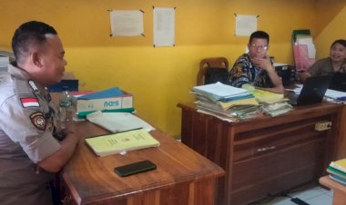 Bhabinkamtibmas-Menyambangi-Dan-Membangun-Komunikasi-Dengan-Aparat-Desa-Riangkemie