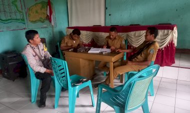 Bhabinkamtibmas-Lakukan-Sambang-Dan-Patroli-Dialogis-Memantau-Situasi-Di-Desa-Sehubungan-Dengan-Situasi-Ekstrimnya-Cuaca