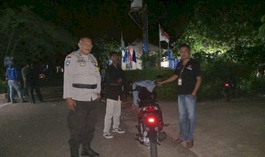 Bhabinkamtibmas-Polsek-Solor-Monitoring-Pengamanan-Kampanye,-Pastikan-Berjalan-Aman