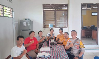 Bhabinkamtibmas-Himbau-Warganya-Untuk-Selalu-Berperan-Aktif-Membantu-Menjaga-Dan-Menciptakan-Keamanan-Menjelang-Pemilihan-Umum-tahun-2024