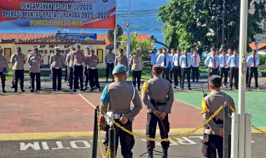 Arahan-Kapolres-Flotim-terkait-Pengamanan-Anggota-pada-tahapan-Pleno-di-PPK-Se-Kab.-Flotim.