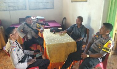 Dalam-Rangka-Mendukung-Tugas-Kepolisian-Para-Bhabin-Mengajak-Kepala-Desa-Bekerja-Sama-Dengan-Bhabinkamtibmas-Untuk-Menjaga-Situasi-Desa