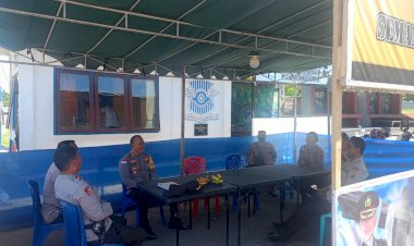 Kapolres-Flotim-AKBP-Nyoman-Putra-Sandita-lakukan-Pengecekan--Pos-Terpadu-pengamanan-Operasi-Semana-Santa-Turangga-2024