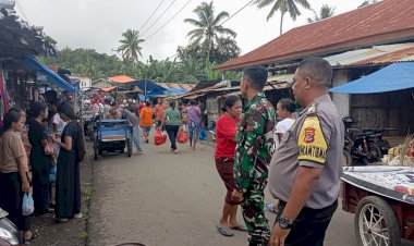 Pastikan-Berjalan-Aman-Dan-Tertib-Hari-Pasar,-Sinegritas-Bhabinkamtibmas-Dan-Babinsa-Lakukan-Sambang-Dan-Patroli