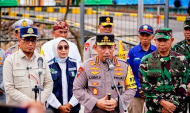 Tinjau-Pelabuhan-Gilimanuk-Ketapang,-Kapolri-Paparkan-Strategi-Wujudkan-Mudik-yang-Aman-dan-Nyaman