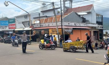 Gatur-Lalu-lintas,-Bentuk-Pelayanan-Kepada-Masyarakat-Guna-Terciptanya-Kamseltibcar-Lantas-Menjelang-Idul-Fitri-2024